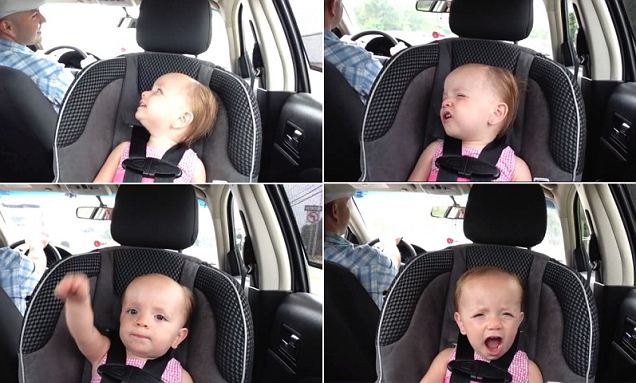 Bayi 20 Bulan Asyik Bernyanyi Menikmati Lagu Elvis Presley